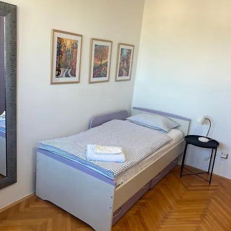 Home Διαμέρισμα *