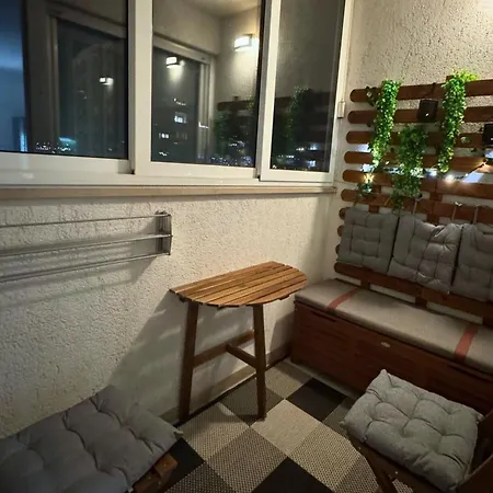 Home 아파트 스플리트